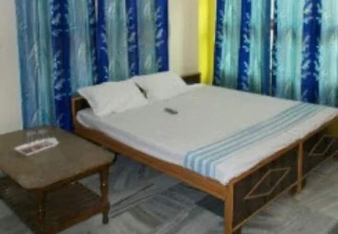 Imagen de la habitación del Hotel Goroomgo Uma Ganga Guest House Varanasi. Foto 12
