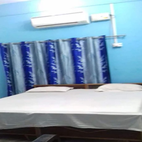 Imagen de la habitación del Hotel Goroomgo Uma Ganga Guest House Varanasi. Foto 15