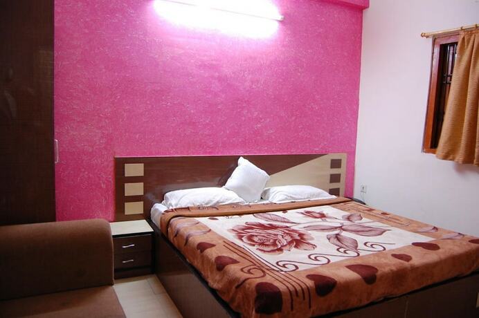 Imagen de la habitación del Hotel Goroomgo Viren Holiday Home Agra. Foto 19