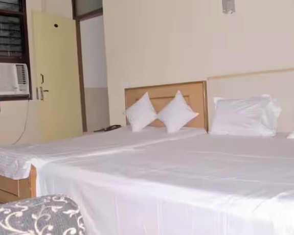 Imagen de la habitación del Hotel Goroomgo Viren Plaza Agra. Foto 10