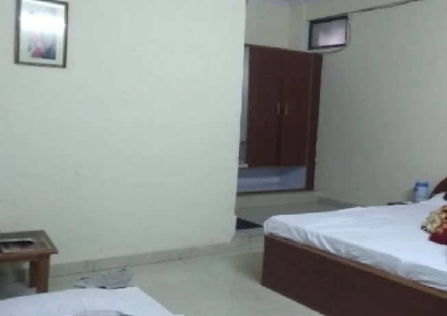 Imagen de la habitación del Hotel Goroomgo Yatri Niwas Prayagraj. Foto 5