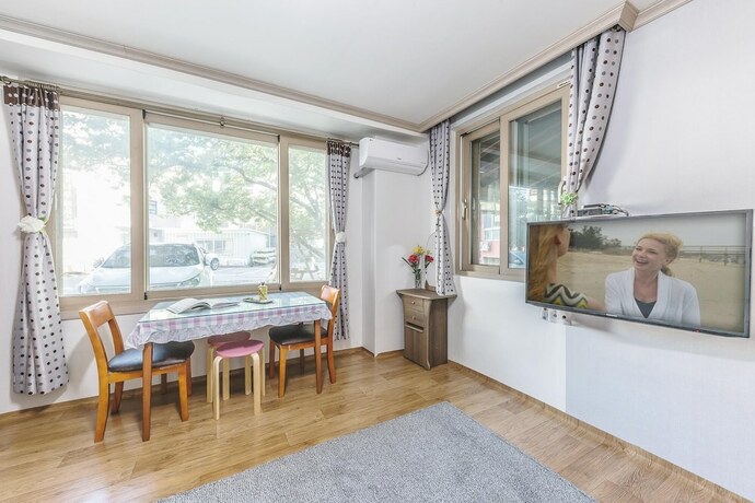 Imagen de la habitación del Hotel Goseong Gamnamu Pension. Foto 17