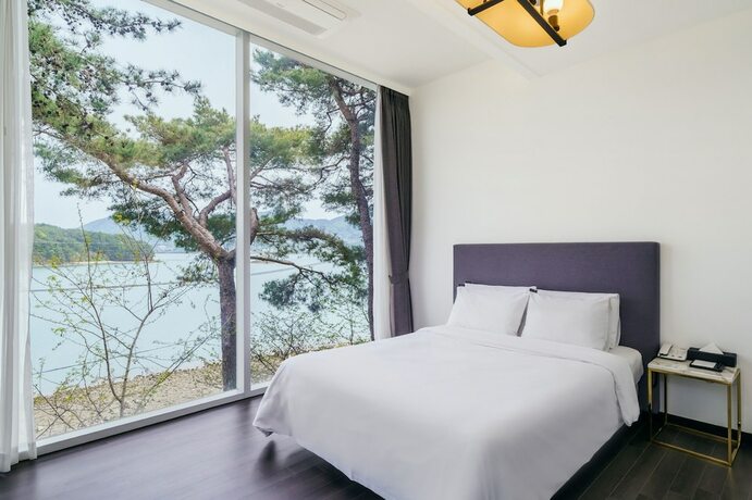 Imagen de la habitación del Hotel Goseong Hansan Marina Resort. Foto 14