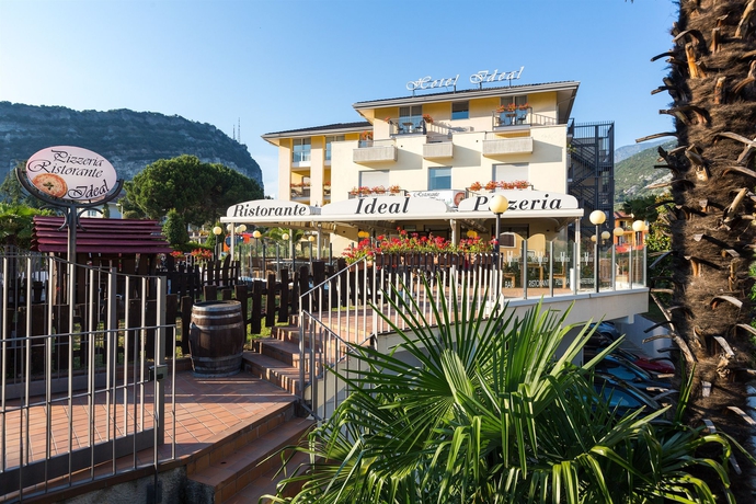 Imagen de los exteriores del Hotel Goti'. Foto 11