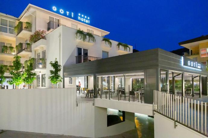 Imagen de los exteriores del Hotel Goti'. Foto 16