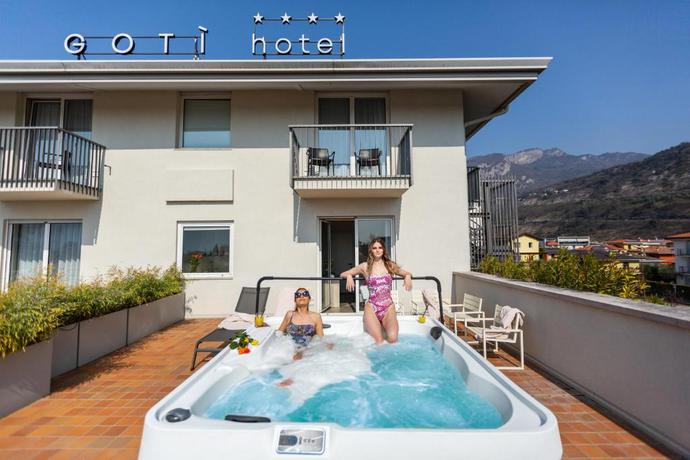 Imagen de la piscina del Hotel Goti'. Foto 24