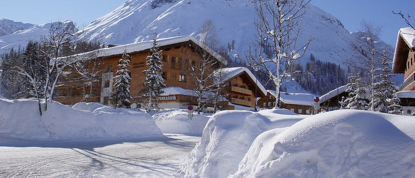 Imagen de los exteriores del Hotel Gotthard. Foto 8