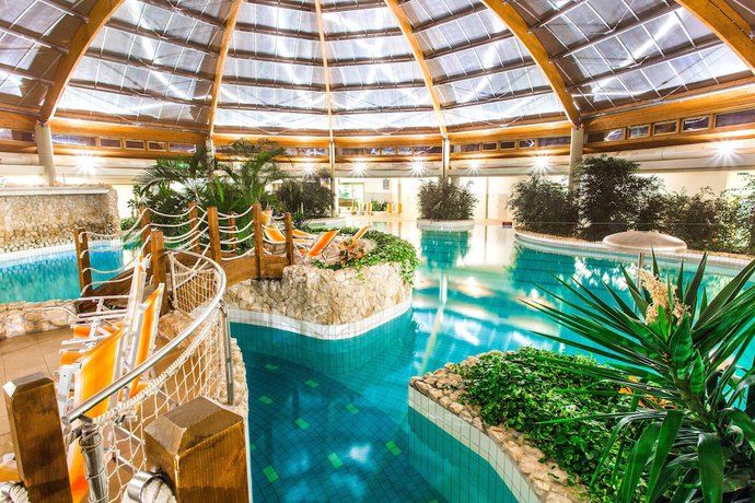 Imagen de la piscina del Hotel Gotthard Therme And Conference. Foto 17