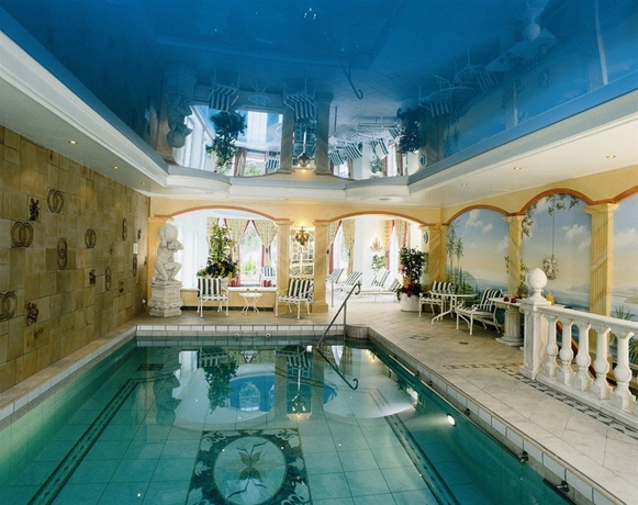 Imagen de la piscina del Hotel G&ouml;bel's Landhotel. Foto 5