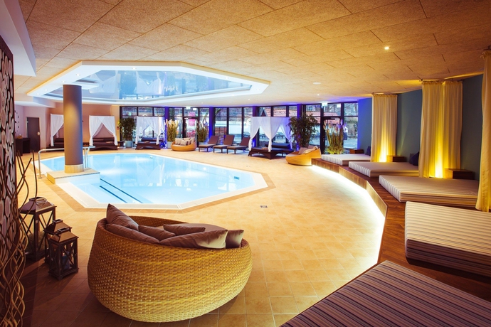 Imagen de la piscina del Hotel G&ouml;bel's Vital. Foto 13