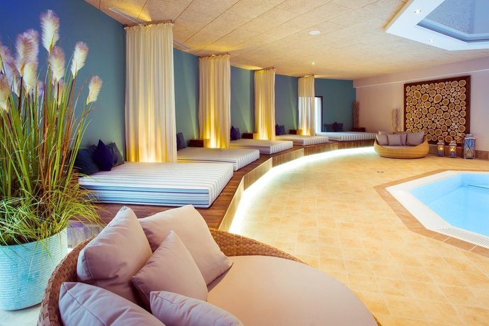 Imagen de la piscina del Hotel G&ouml;bel's Vital. Foto 14