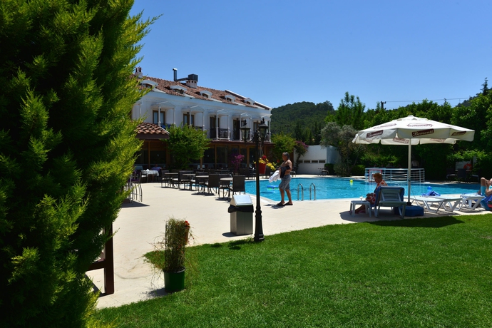 Imagen de la piscina del Hotel Göcek Lykia Resort. Foto 11