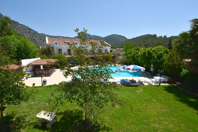 Imagen de la piscina del Hotel Göcek Lykia Resort. Foto 12