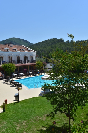 Imagen de la piscina del Hotel Göcek Lykia Resort. Foto 14
