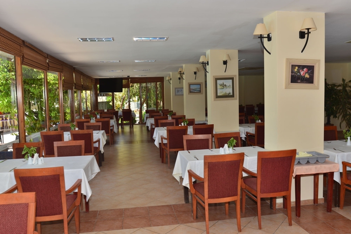 Imagen del bar/restaurante del Hotel Göcek Lykia Resort. Foto 4