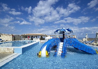 Imagen de la piscina del Hotel Gouves Sea & Mare. Foto 12