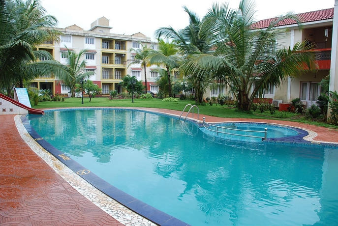 Imagen de la piscina del Hotel Goveia Holiday Resort. Foto 11