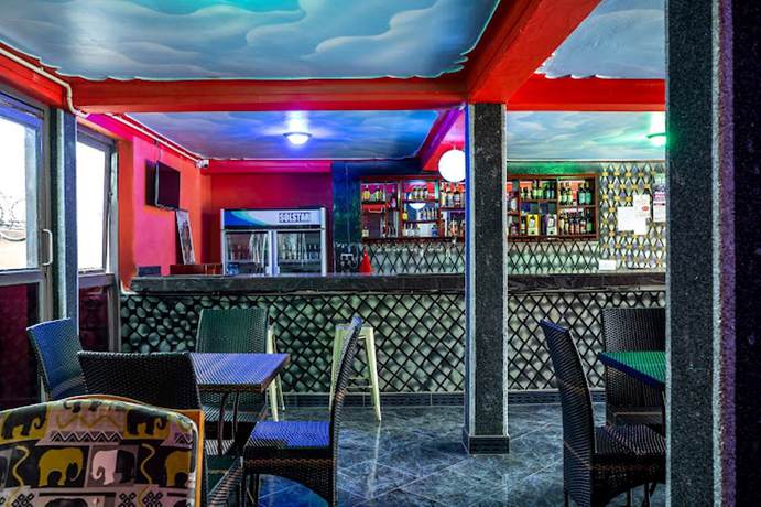 Imagen del bar/restaurante del Hotel Governors. Foto 8
