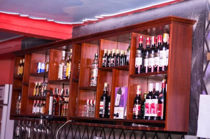 Imagen del bar/restaurante del Hotel Governors. Foto 10