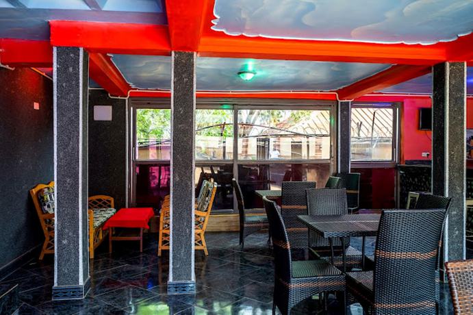 Imagen del bar/restaurante del Hotel Governors. Foto 12
