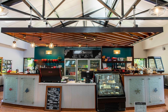 Imagen del bar/restaurante del Hotel Governor's Lodge Resort. Foto 2