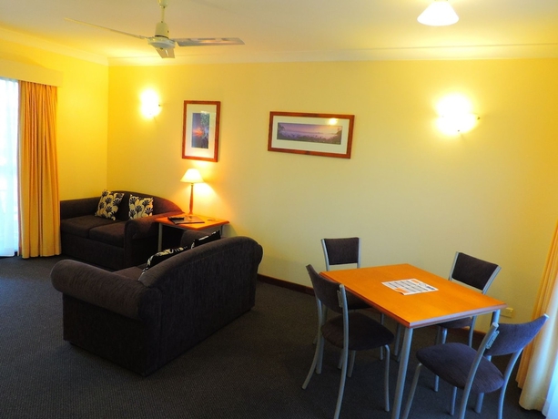 Imagen de la habitación del Hotel Governor's Lodge Resort. Foto 7