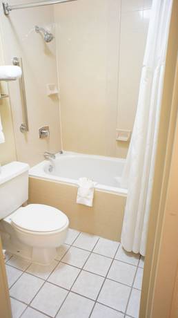 Imagen de la habitación del Hotel Governor\'s Suites Oklahoma City Airport Area. Foto 11