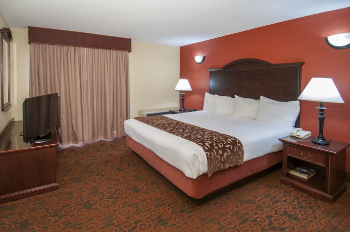 Imagen de la habitación del Hotel Governor\'s Suites Oklahoma City Airport Area. Foto 13