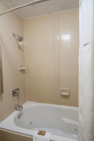 Imagen de la habitación del Hotel Governor\'s Suites Oklahoma City Airport Area. Foto 15