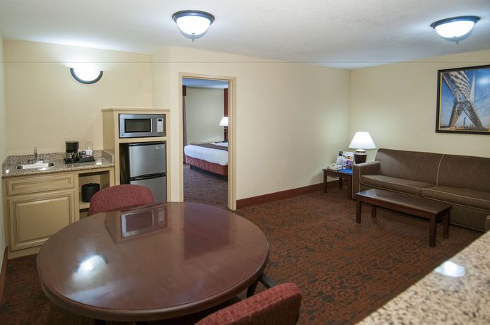 Imagen de la habitación del Hotel Governor\'s Suites Oklahoma City Airport Area. Foto 16