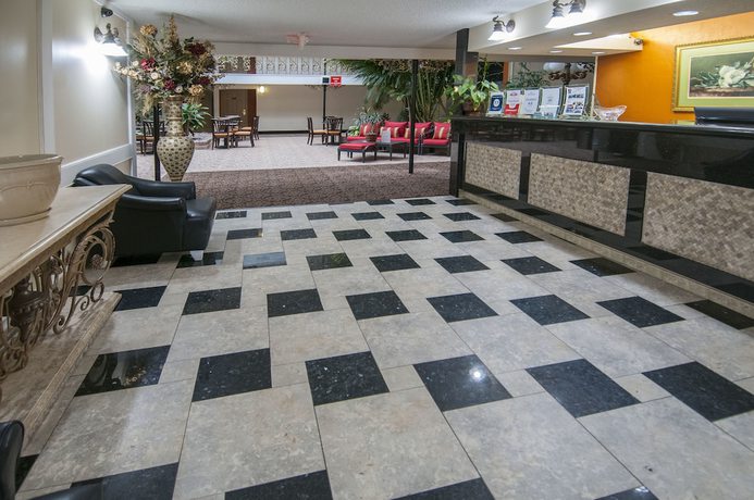 Imagen de los interiores del Hotel Governor\'s Suites Oklahoma City Airport Area. Foto 19