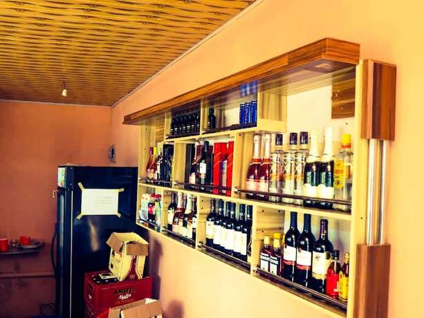 Imagen del bar/restaurante del Hotel Govic T and Suites. Foto 2