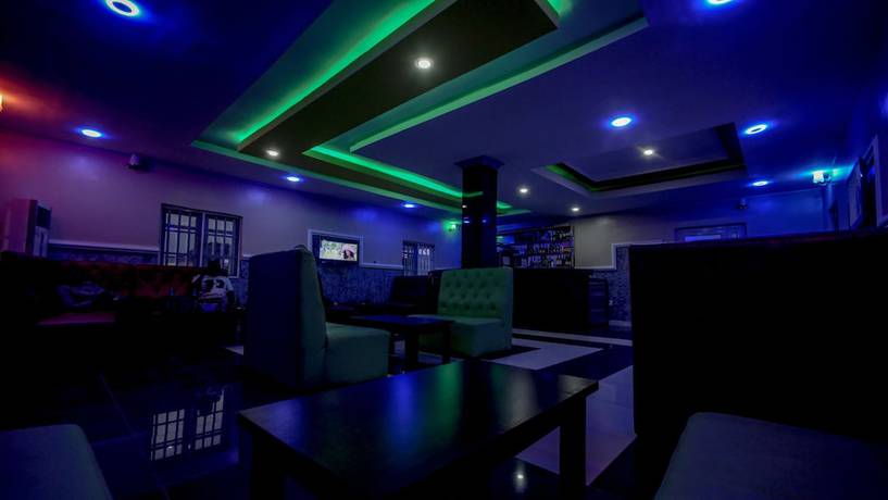 Imagen del bar/restaurante del Hotel Govic T and Suites. Foto 3