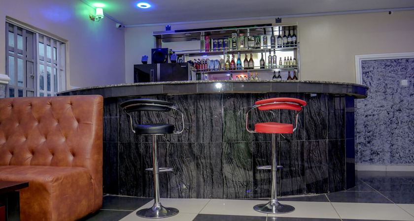 Imagen del bar/restaurante del Hotel Govic T and Suites. Foto 4