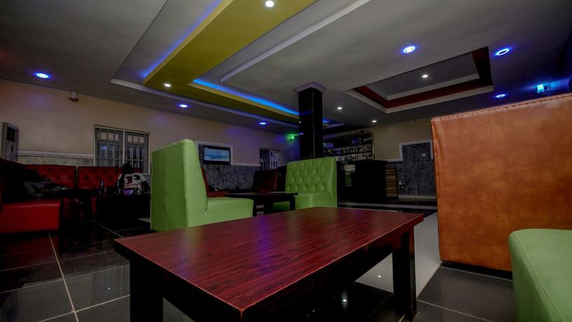 Imagen del bar/restaurante del Hotel Govic T and Suites. Foto 5