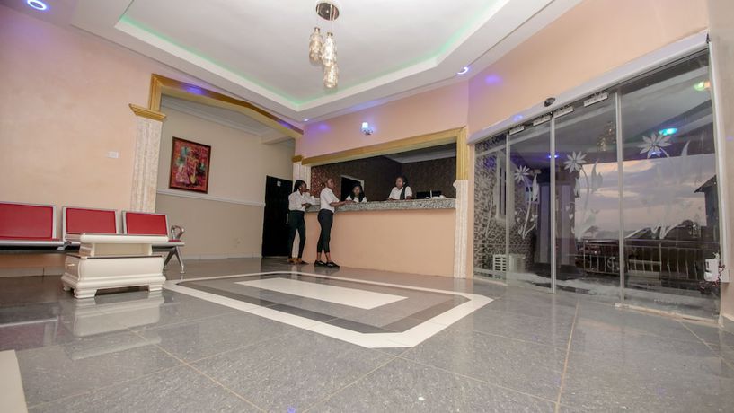 Imagen de los interiores del Hotel Govic T and Suites. Foto 8