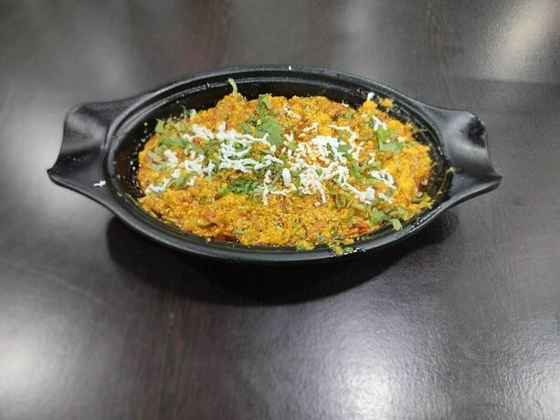 Imagen del bar/restaurante del Hotel Govindam Royal Stay. Foto 18