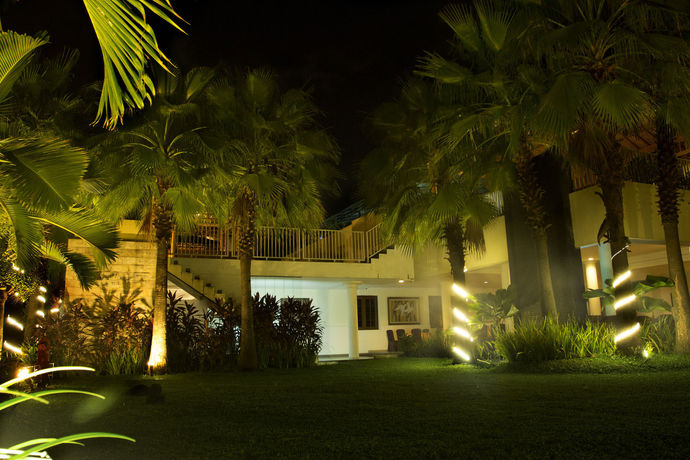 Imagen de los exteriores del Hotel Gowongan Inn. Foto 11