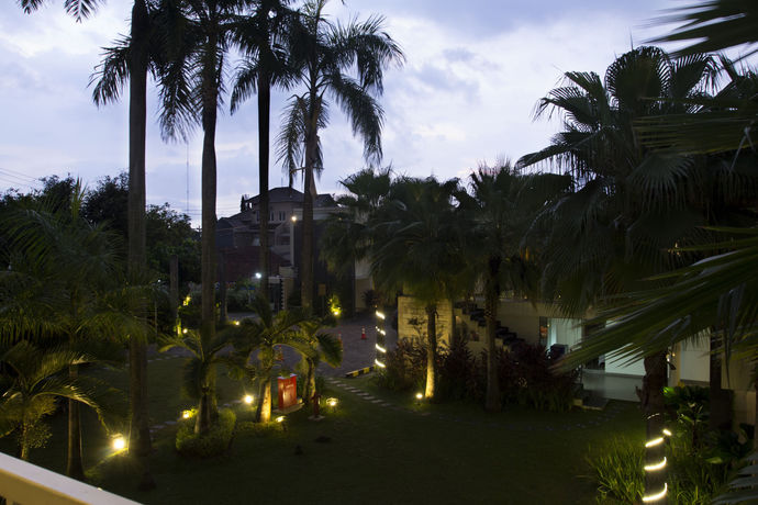 Imagen de los exteriores del Hotel Gowongan Inn. Foto 12