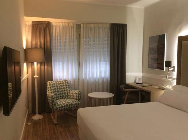 Imagen de la habitación del Hotel Goya, Zaragoza. Foto 9