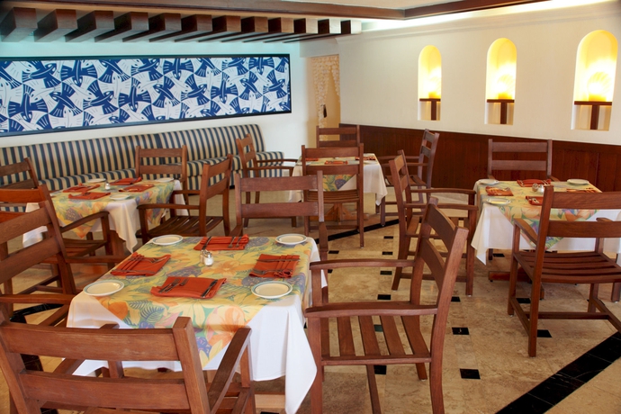 Imagen del bar/restaurante del Hotel Gr Caribe Deluxe By Solaris. Foto 1