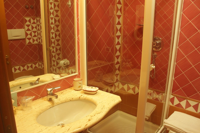 Imagen de la habitación del Hotel Graal. Foto 6