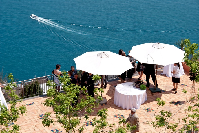 Imagen de los exteriores del Hotel Graal. Foto 14