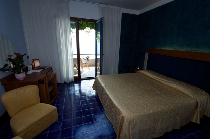 Imagen de la habitación del Hotel Graal. Foto 7