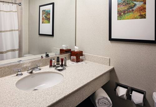 Imagen de la habitación del Hotel Graduate by Hilton Cincinnati. Foto 9