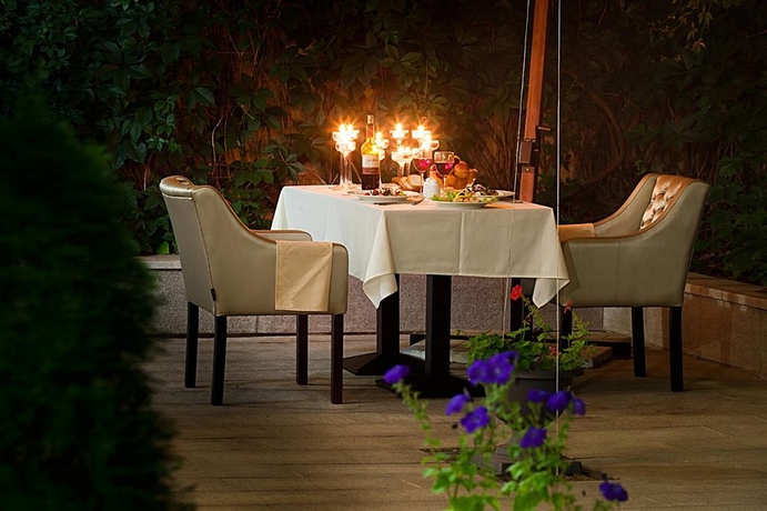 Imagen del bar/restaurante del Hotel Graf Orlov. Foto 4