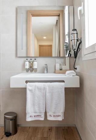 Imagen de la habitación del Hotel Graffiti Suites El Museo. Foto 7