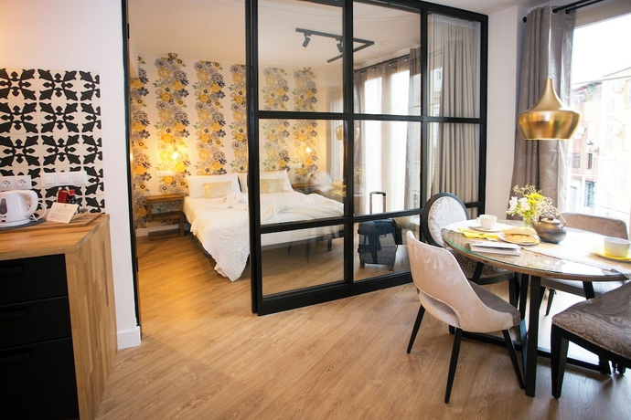 Imagen de la habitación del Hotel Graffiti Suites M&aacute;laga. Foto 5