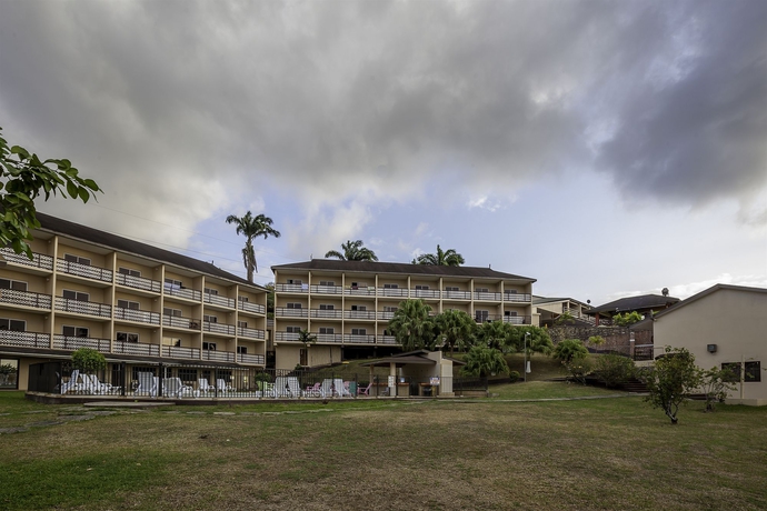 Imagen de los exteriores del Hotel Grafton Beach Resort. Foto 5