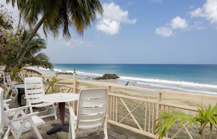 Imagen de los exteriores del Hotel Grafton Beach Resort. Foto 7